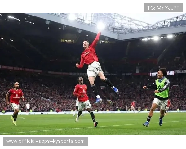 曼联冲击四项大奖，卡里克力压群雄